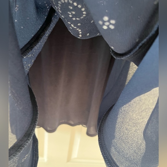 NWT Gorgeous long dress with beautiful design - Picture 6 of 8